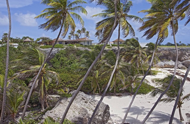 Beachfront villa with pool and dramatic views of Bottom Bay Beach