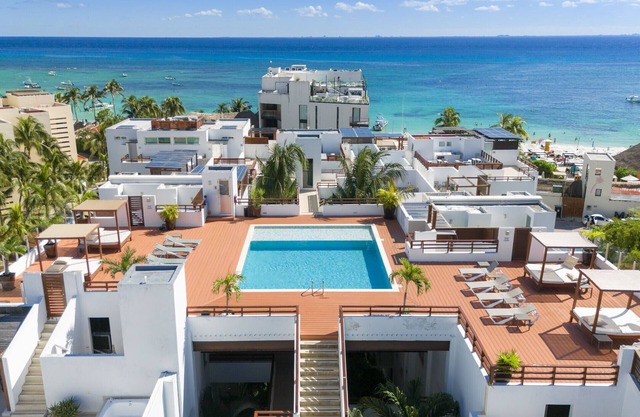 Beachside 2BR with Rooftop, Pool - At Casa del Mar