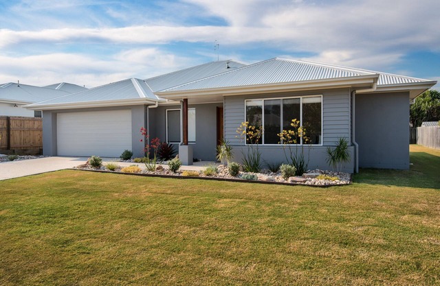 Beachside bliss in NEW house with huge backyard