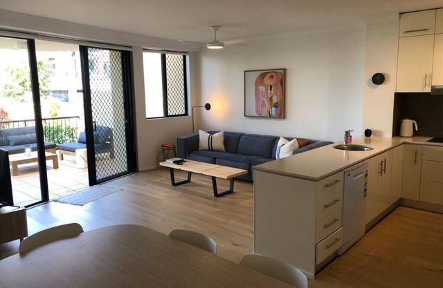 Beachside Bliss - Modern 2 bedroom 2 bathroom Apartment in Miami