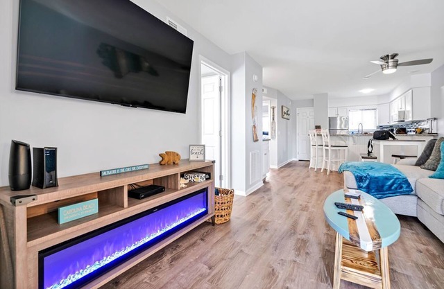 Beachside Breeze Condo w/pool and private beach access