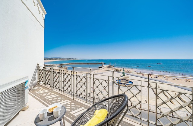 Beachside chic apartment [99]