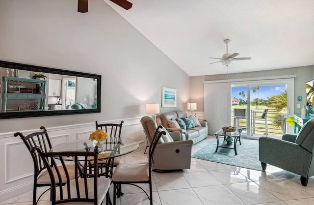 Beachside condo with pool, hot tub, close to beaches, WiFi, AC, washer/dryer