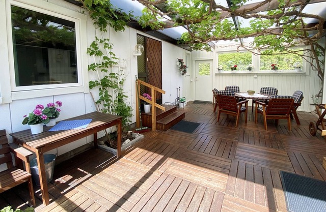 Beachside holiday home with large lovely garden | SE01054