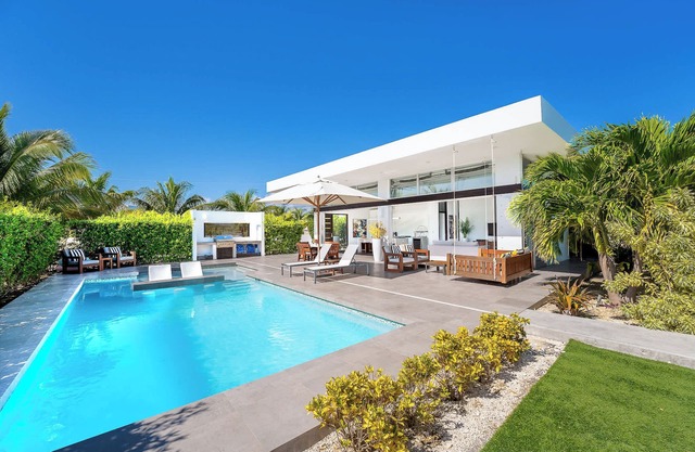 Beachside Villa & Private Pool at White Villas (8)