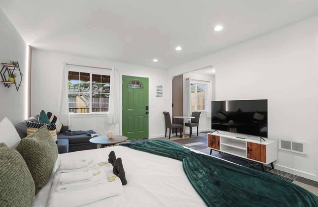 Beachy 1BR Escape w/Sofa Bed | Golf Nearby
