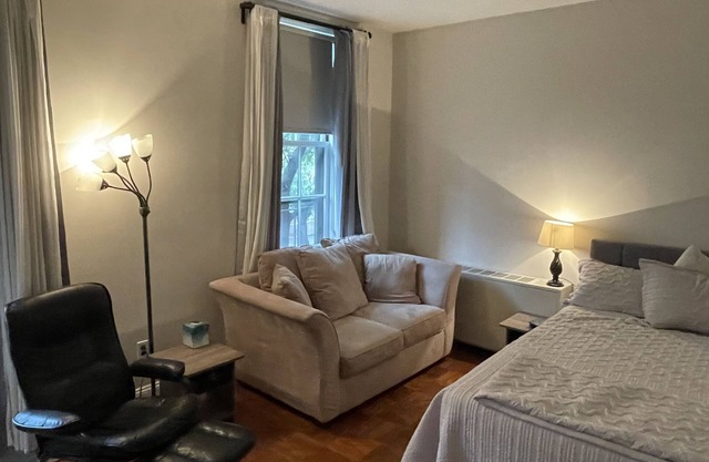 Beacon Hill Studio Condo steps from MGH