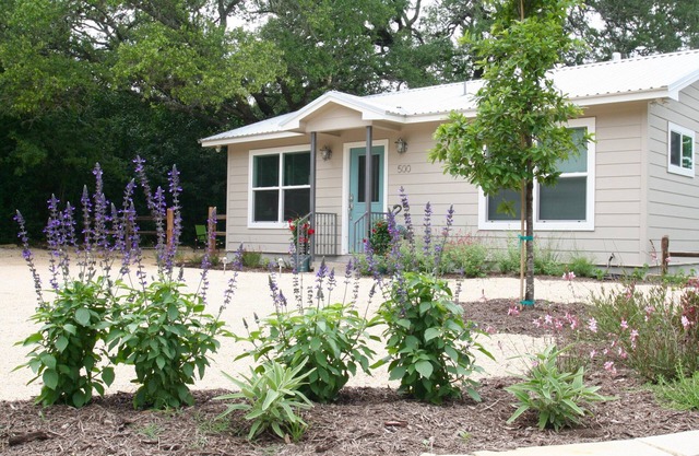 Bear Creek Cottage nExquisite Texas Retreat!