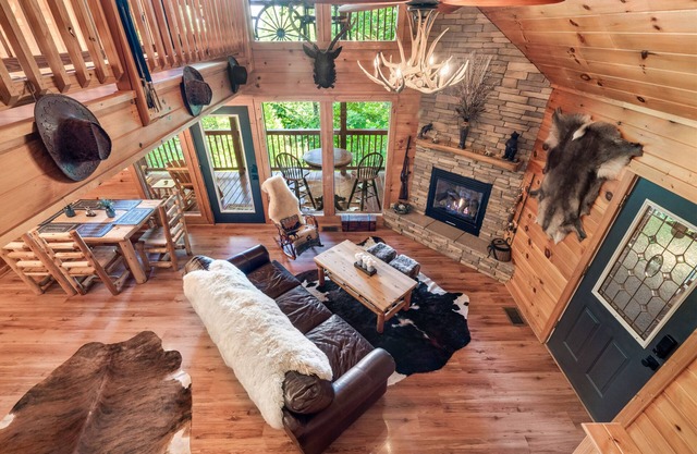 'Bear Mountain Chalet' in Sevierville w/Hot Tub