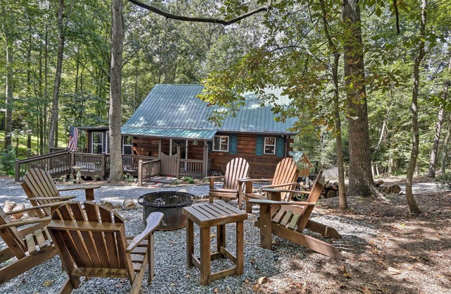 ‘Bear Paw Cabin’ w/ Deck, Game Room, & Fire Pit!