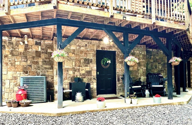 Bear Valley Cabin, a beautiful secluded oasis 4 a Romantic or family getaway.