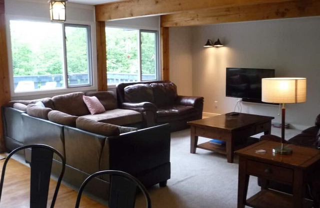 Bear Valley King Suite - King Suite at the Bearvalley Guesthouse