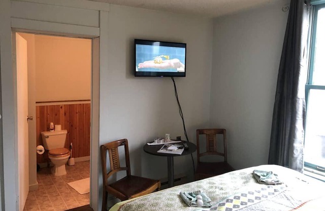 Bear Valley King Suite - Historic Hotel Bayview