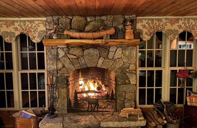 Bearcamp Riverfront Dream Hot Tub Storybook Setting #BearcampBungalow