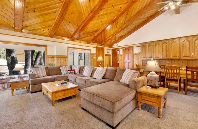 Bearfoot Lodge Relaxing Retreat at Big Bear Lake