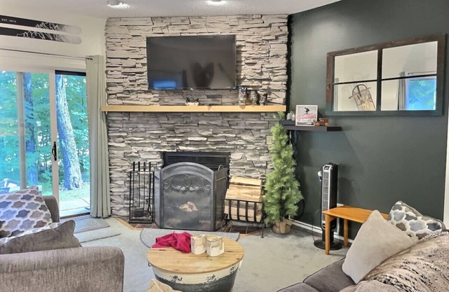 Bearmont- Pool, HotTub, FirePit, AC, Gym, Sauna