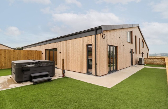 BEARS COURT BARN 3, pet friendly in Bourton-On-The-Water