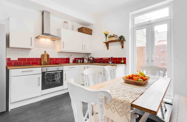 Beatles Retreat | Penny Lane | W/Patio | Parking