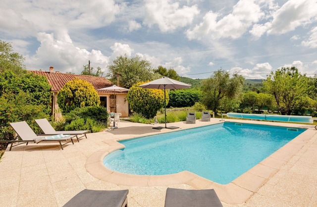Beautiful private villa for 4 guests with WIFI, private pool, TV, terrace and parking