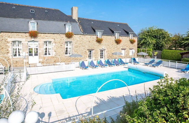 Beautiful apartment for 5 guests with pool, WIFI, TV, terrace and parking