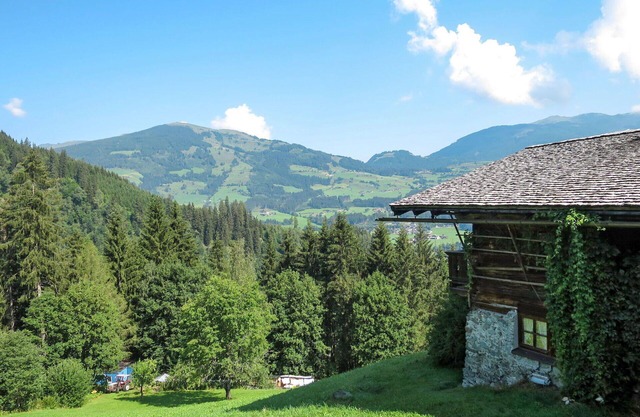 Beautiful private villa for 13 guests with WIFI, terrace and parking