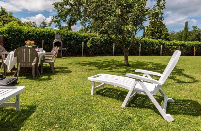 Beautiful private villa for 4 people with WIFI, TV, terrace, pets allowed and parking