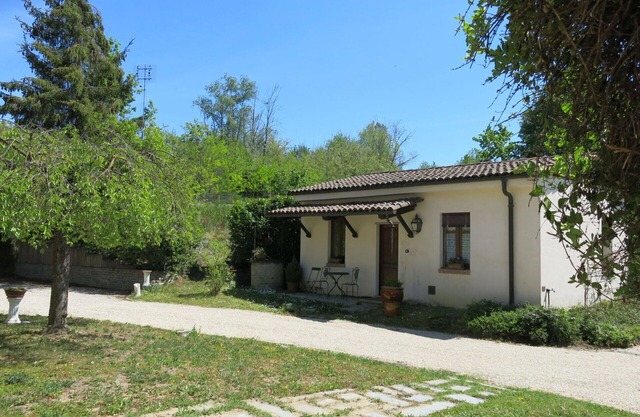Beautiful private villa for 2 guests with WIFI, TV, terrace, pets allowed and parking