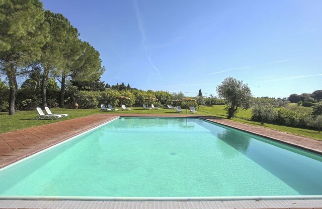 Beautiful apartment for 4 people with WIFI, pool, TV, patio, pets allowed and panoramic view