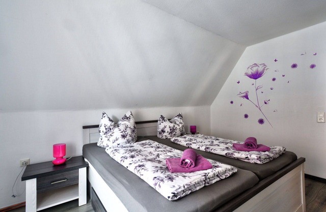 Beautiful apartment for 2 guests with WIFI, TV, pets allowed and parking