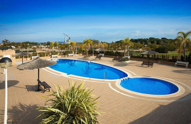 Beautiful apartment for 6 people with pool, A/C, WIFI, TV, terrace, pets allowed and panoramic v.