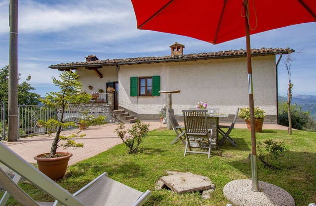 Beautiful private villa for 4 guests with A/C, WIFI, TV, terrace and pets allowed