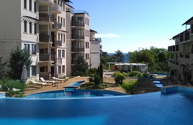 Beautiful 1st-Line Seaview Appartement in 4* The Cliff