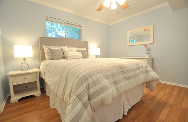 Beautiful 2 Bed South Lamar Oasis!