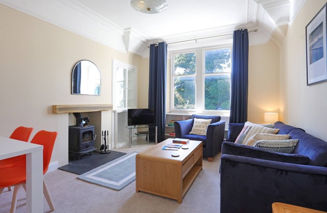 Beautiful 2 bedroom, 1st floor apartment in North Berwick