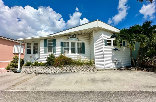 Beautiful 2 bedroom 2 full bath beach home!