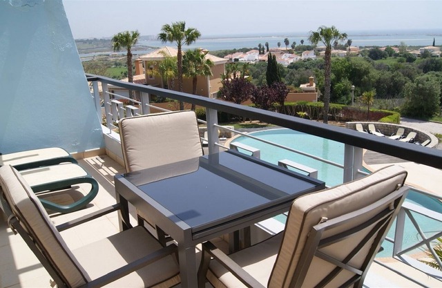 Beautiful 2 Bedroom Apartment with Sea View near the Golf