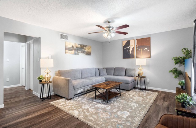 Beautiful 2BR 5 Mins to UT 8676
