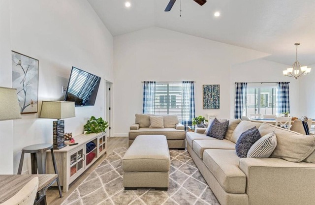 Beautiful 3 bedrooms w/Waffles and Pets Welcome!