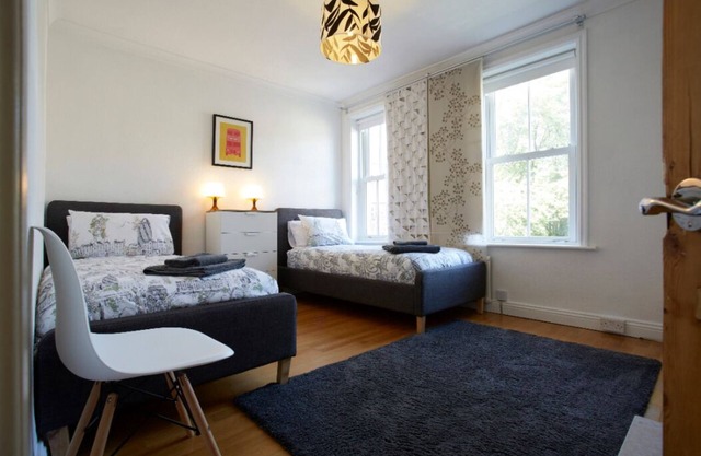 Beautiful 4 bed Townhouse - Central Harrogate/HIC!
