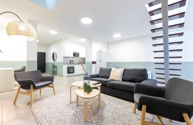 Beautiful 4 bedroom apartment + parking !
