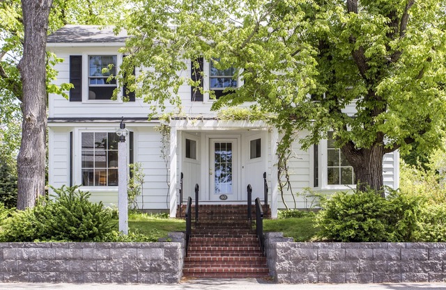 Beautiful 4 BR House & 2 BR Cottage on Ocean Avenue near Dock Square