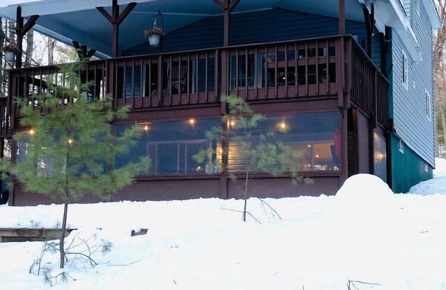 Beautiful 4 Season Lakefront Chalet in the Poconos!