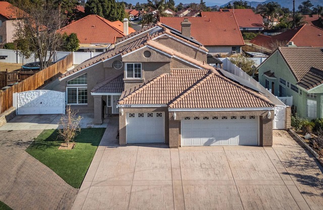 Beautiful 4BR Home with pool in Scenic M. Valley