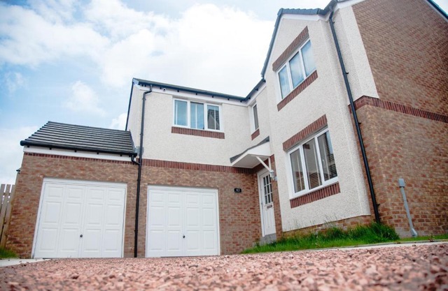 Beautiful 5 Bedroom House in Glasgow