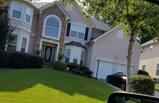 Beautiful 5 Bedroom Home With 4 Full Bathrooms in Fabulous Atlanta