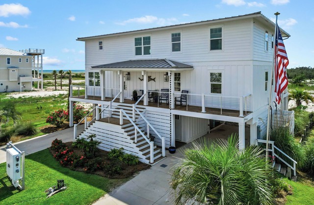 Beautiful 5 BR 4.5 bath home with gulf views! Boat slip available.