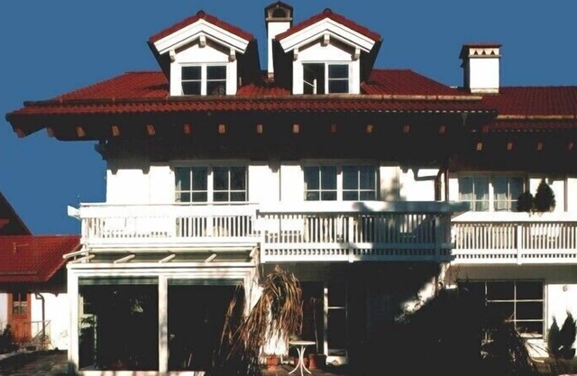 Beautiful 5 star apartment with a sunny south-west balcony close to the lake