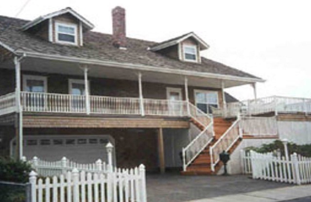 Beautiful 5000 sq. ft property ~ 3 levels w/wrap around deck panoramic view