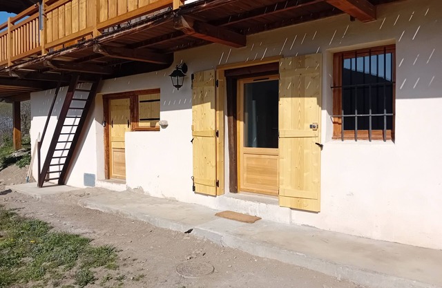 Beautiful 6-bed apartment on the ground floor of a chalet.