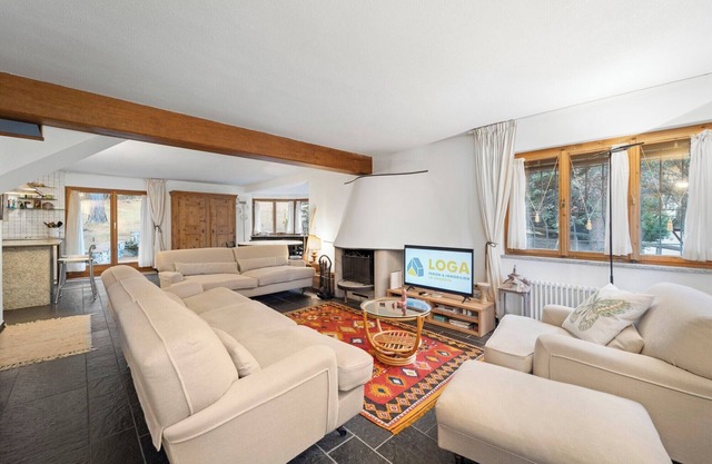 Beautiful 6-room detached house, spacious living room with direct access to the